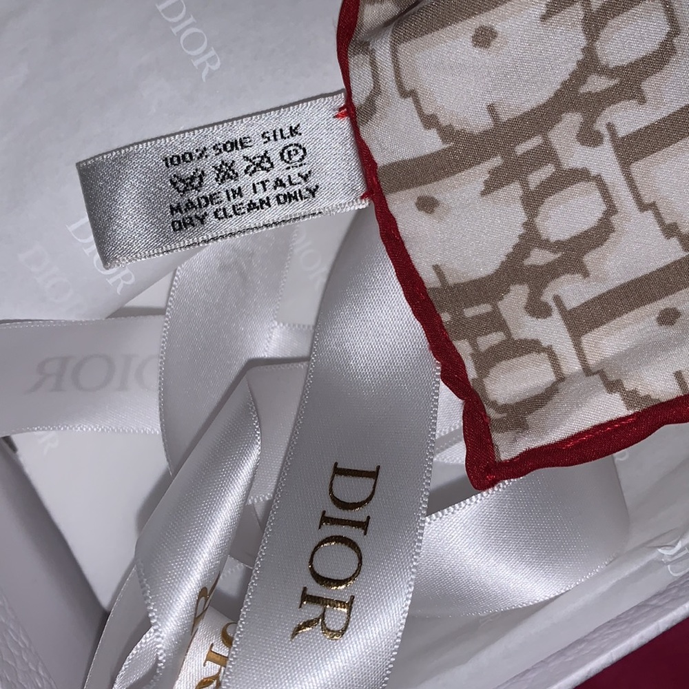 Christian Dior Paris  100% Silk  Scarf made in Italy 🇮🇹 Luxurious - Huge Size - Picture 6 of 10
